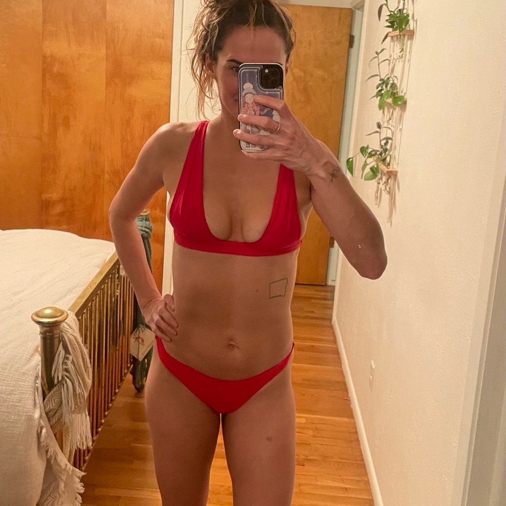 Red Bikini - Picture 2 of 4